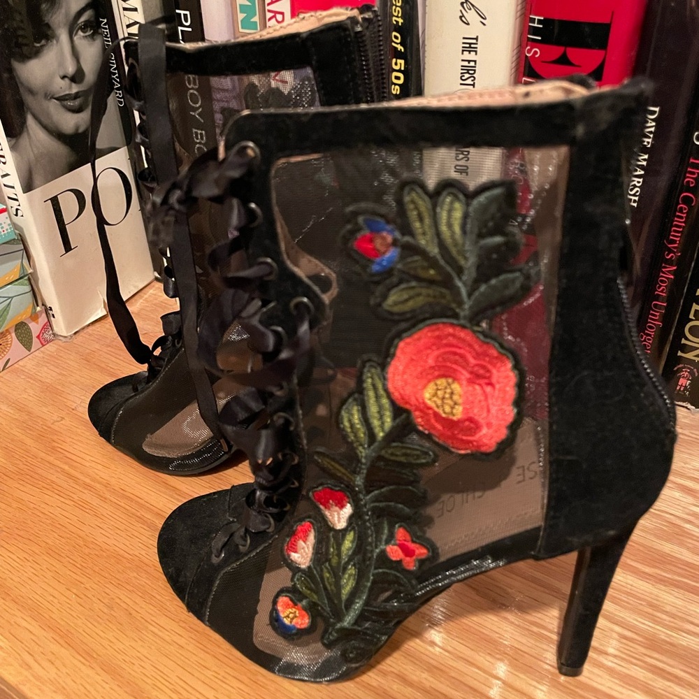Mesh Floral CHASE+CHLOE ankle boots size 7